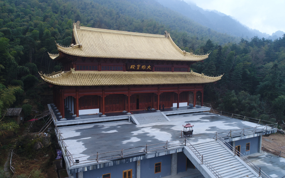 九華山大覺寺-屋頂銅瓦.JPG